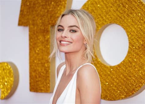 margot robbie weight and height|Body Measurements of Margot Robbie with Bra Size。